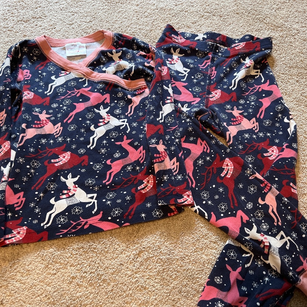 Girls size 5 Hanna Andersson reindeer pajamas
